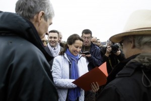 Remise du dossier du Collectif à Mme la Ministre de l'environnement